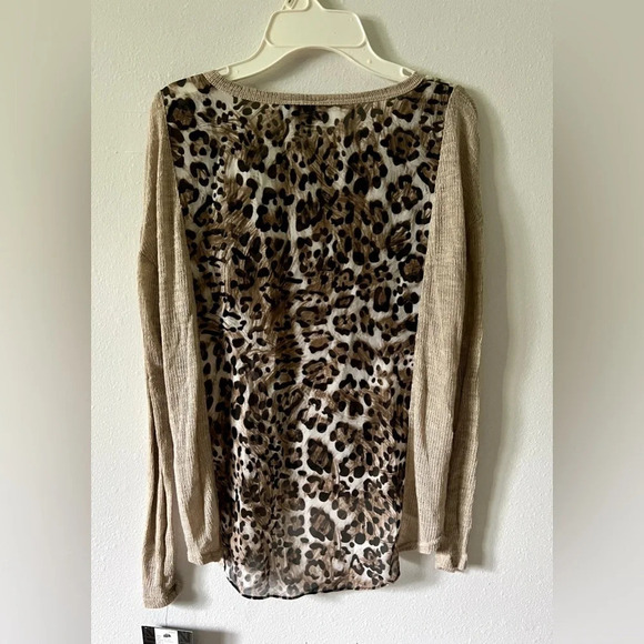 IZ Buyer NWT Cheetah Print Chiffon Knit Contrast Top - XS - Picture 3 of 5